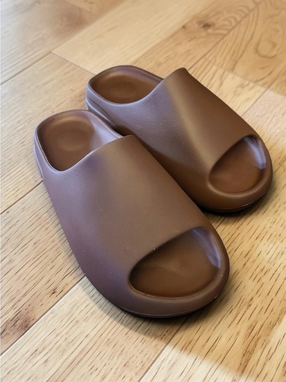 YS-01 Slides – Fudge – Brand New - sizes 5-16 - Picture 4 of 8